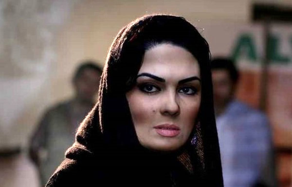 عکس دیدنی سارا خوئینیها با سبیل و کلاه شاپو در کنار امیرحسین رستمی