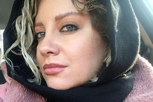 عکس بداخلاق شراره رخام با موهای فرفری و آرایش زیبا