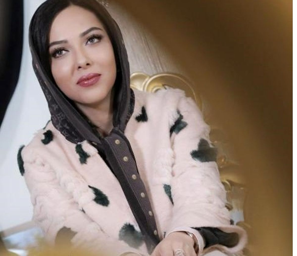 عکس دیده نشده از لیلا اوتادی بر سر سفره عقد/ شباهت جالب اوتادی و خواهرش