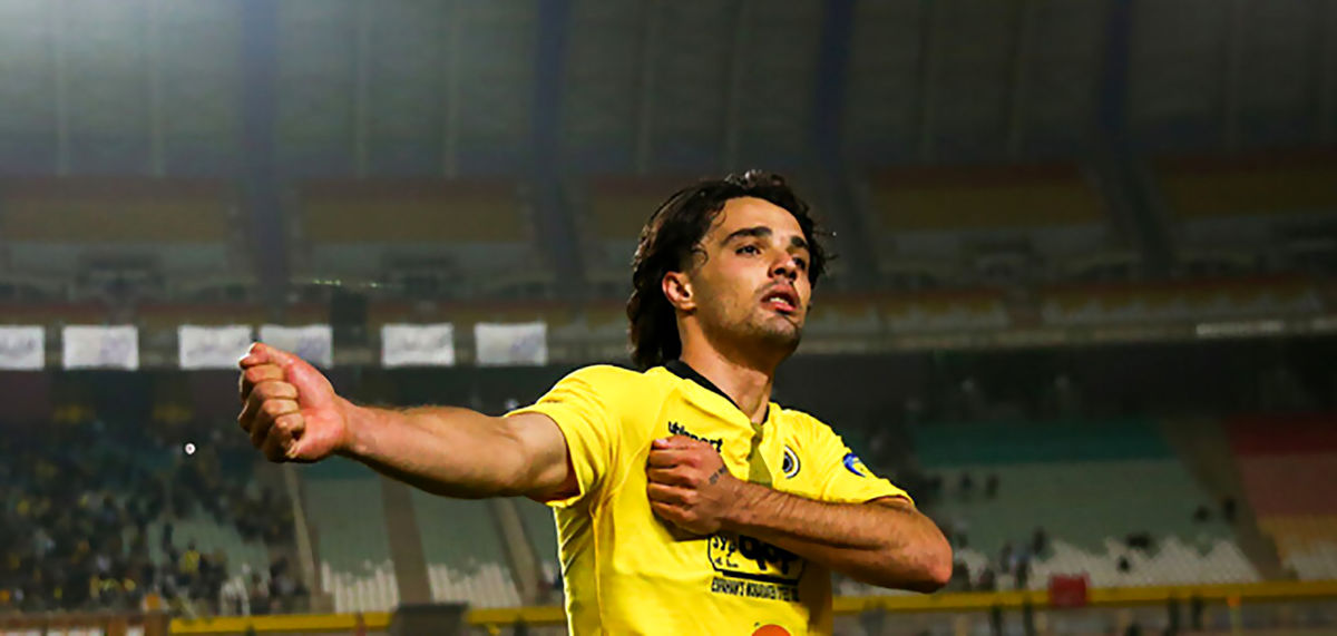 بازیکن ملی پوش را سمت سرخ ها هل دادند!