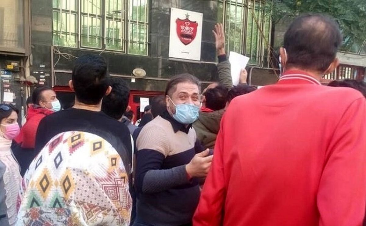 تجمع پرسپولیسیهای خشمگین از مجلس به باشگاه رسید