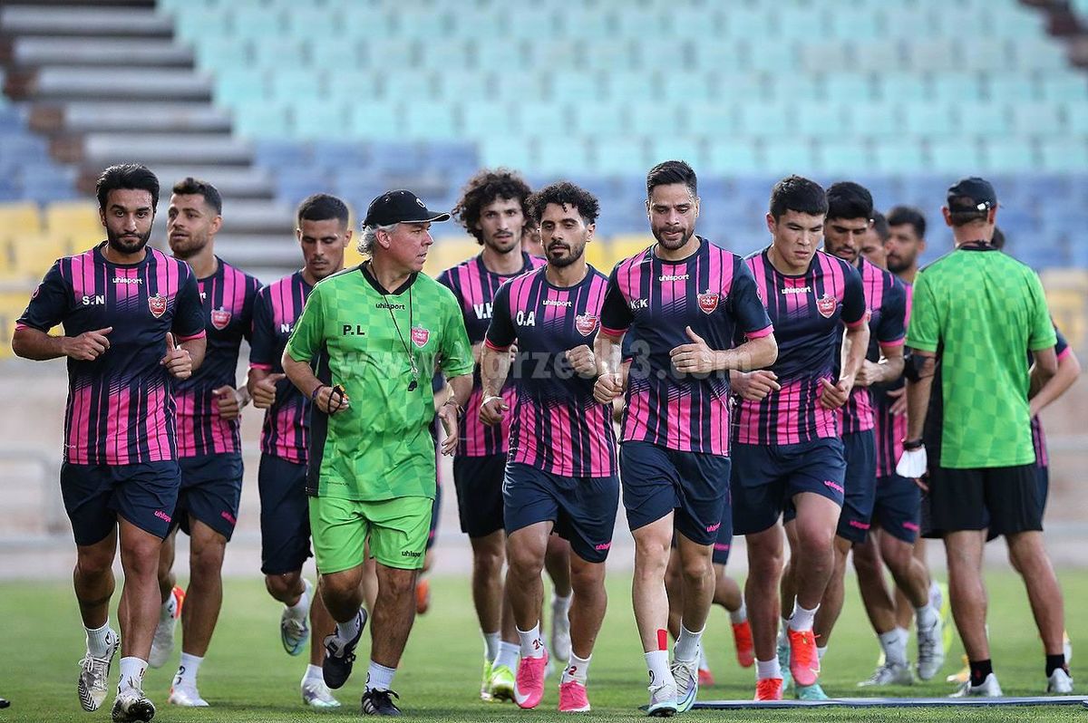 بازیکنان پرسپولیس در حال بستن چمدانها