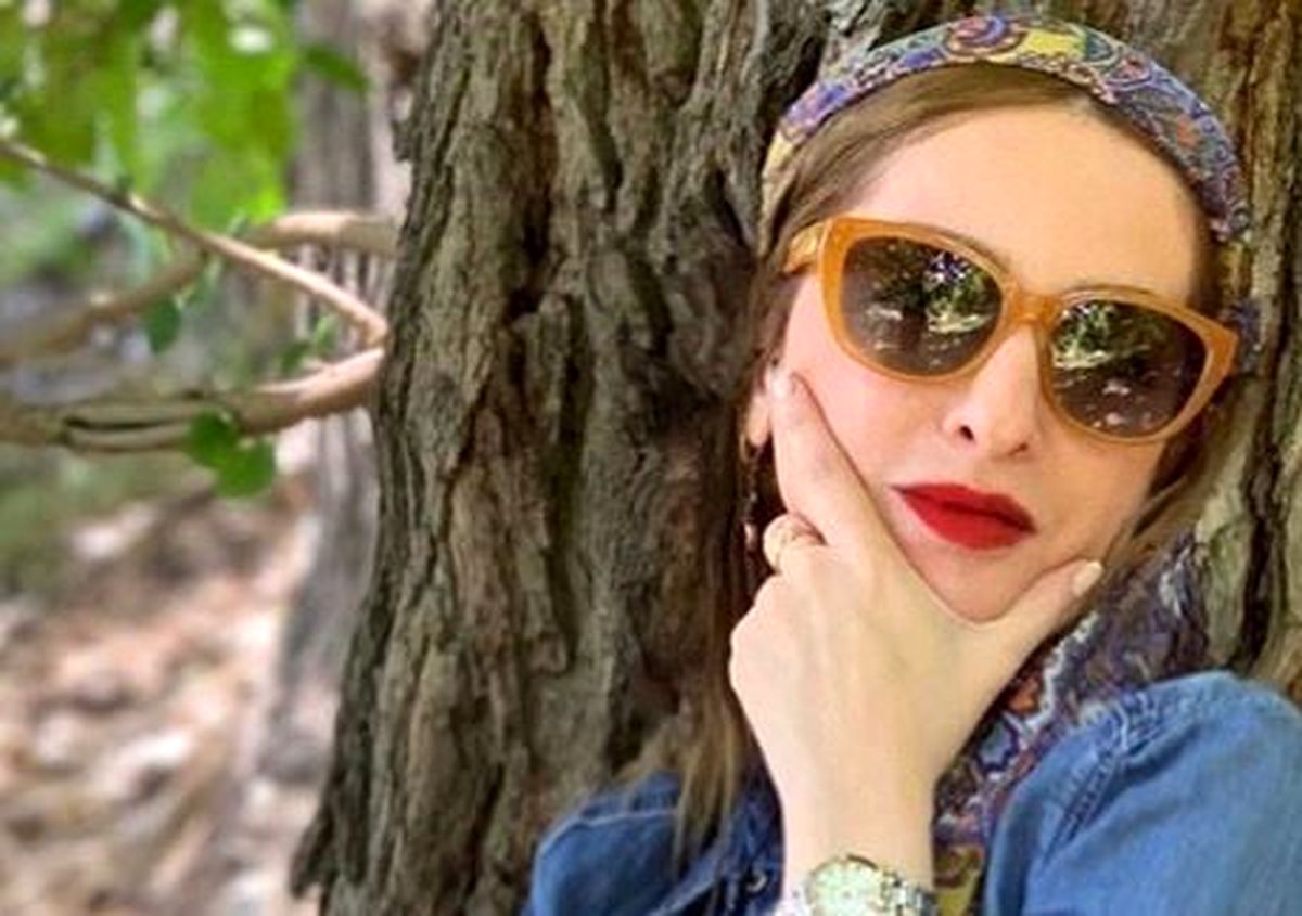 عکس جنجالی شقایق دهقان در آغوش همسر سابق روی دیوار چین