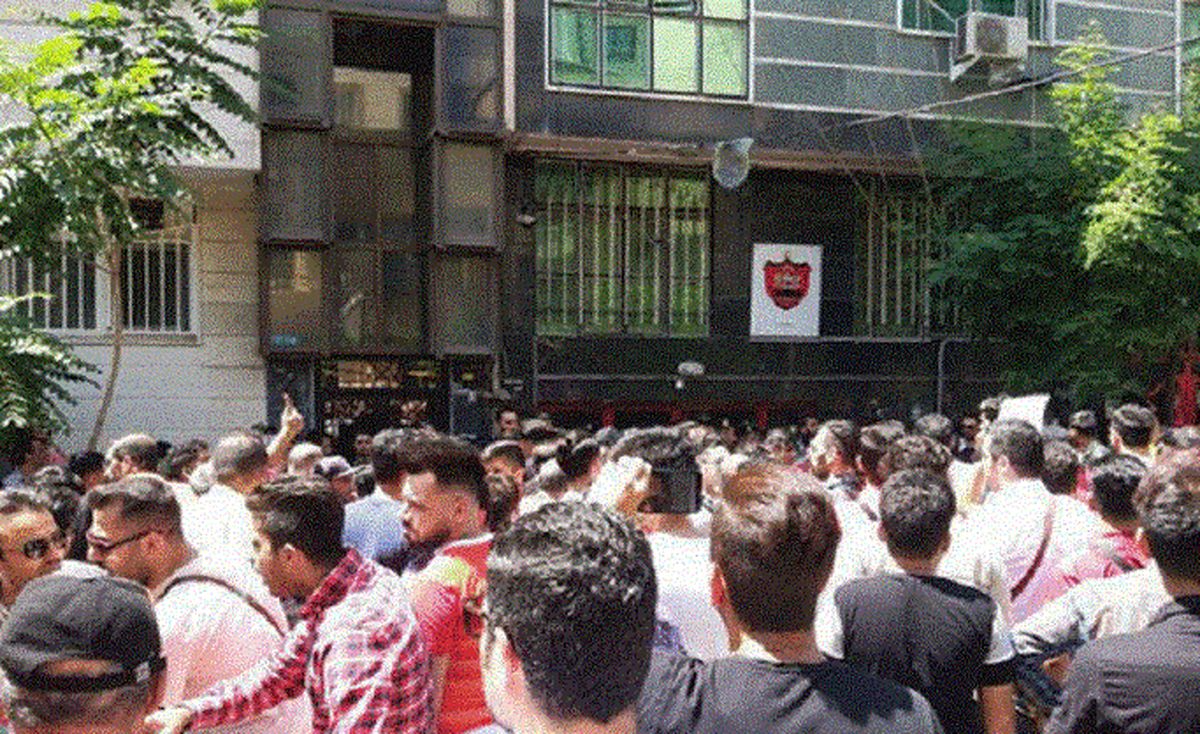 تجمع اعتراضی دوباره پرسپولیسیها مقابل این باشگاه +جزئیات