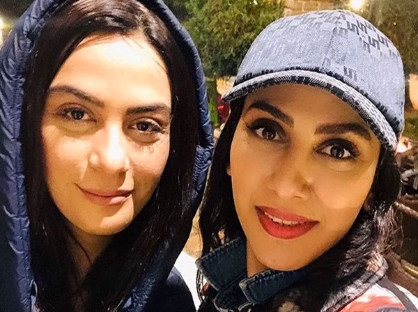 عکس حجاب خاص و متفاوت مارال و مونا فرجاد در باکو
