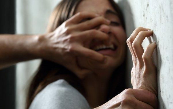 تجاوز بی شرمانه پدر شوهر هوسباز به عروس جوانش! + جزئیات